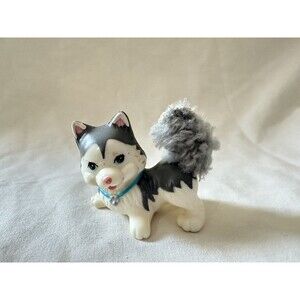 Vintage Littlest Pet Shop Sledding Party Gray & White Husky Dog 2" Figure